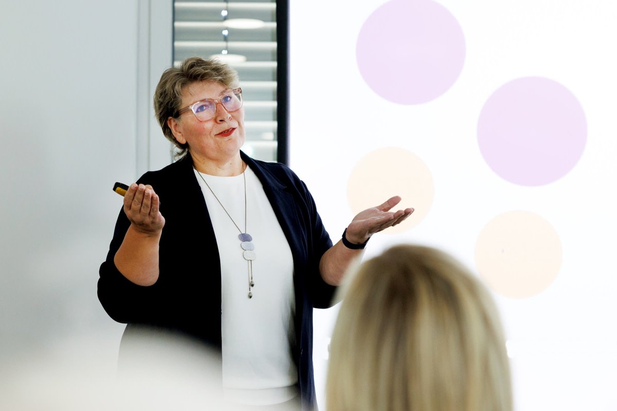 Britta Schröder bei einem Vortrag